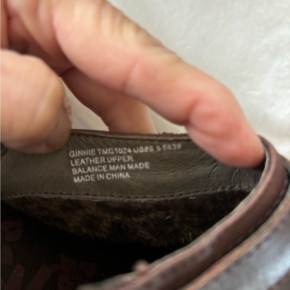 Tara M. Women size 8 1/2 leather shooties/ short booties - Picture 2 of 10